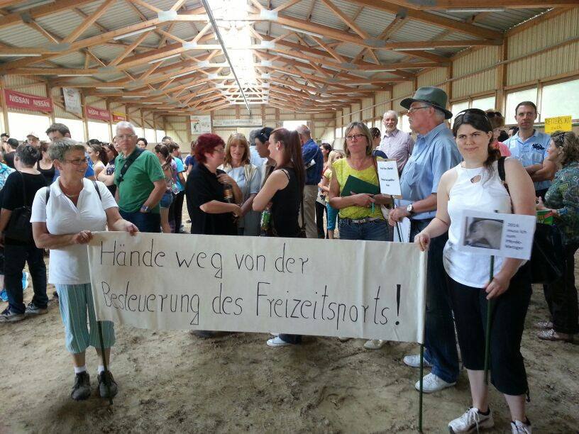 Demo gegen die Pferdesteuer in Illingen/Saarland am 07.06.2013 - Foto: Jannice Amann